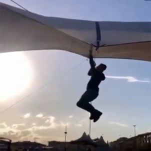 Pazarcı, Uçan Çadırla Beraber Metrelerce Havaya Yükseldi