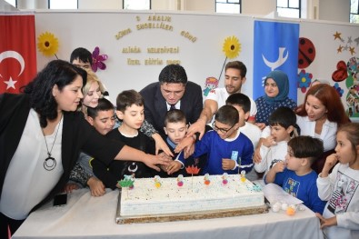 Türkiye'nin Gururu Olan Dünya Şampiyonu Özel Öğrencilerle Cimnastik Yaptı