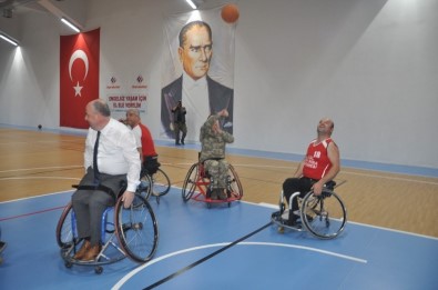 Vali Ve Garnizon Komutanı Engellilerle Basketbol Oynadı