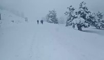 5 Kilometre Yürüyerek Kar Esaretinden Kurtuldular