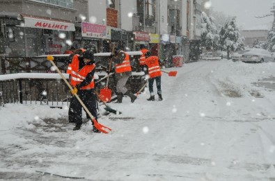 Akşehir'de Kar Temizliği Çalışmaları Aralıksız Devam Ediyor