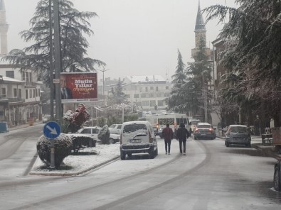 Antalya 'Nın Korkuteli İlçesinde Kar Kalınlığı 25 Santime Ulaştı, Elektrikler Kesildi