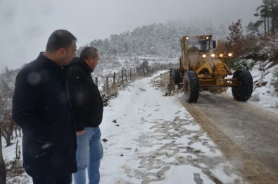 Belediye Ekiplerinden Kar Mesaisi