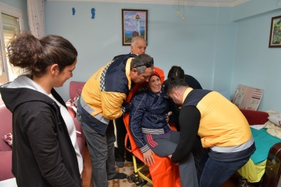 Çiğli'de Ayda 300 Hasta Taşınıyor