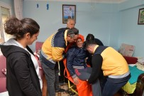 EV TEMİZLİĞİ - Çiğli'de Ayda 300 Hasta Taşınıyor