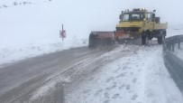 KARDAN ADAM - Elazığ'da Kar 62 Köy Yolunu Kapattı, Tipi Etkili Oldu
