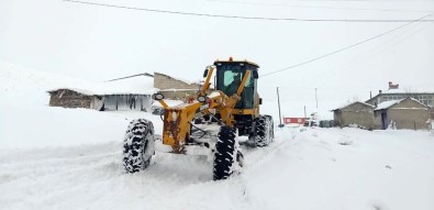 Erzincan'da Kar Ve Tipi Dolayısıyla 49 Köy Yolu Ulaşıma Kapandı