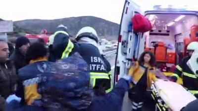 GÜNCELLEME- Isparta'da Minibüs Devrildi Açıklaması 15 Yaralı