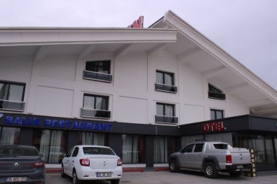 İki Kişiyi Öldürüp Polisi Yaralayan Zanlı Her Yerde Aranıyor