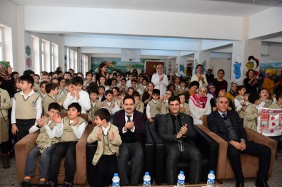 İlk Mektuplarını Mehmetçiğe Yazdılar