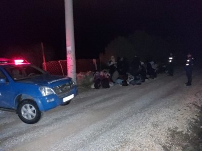 İzmir'de 40 Düzensiz Göçmen Yakalandı