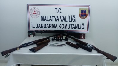Jandarmadan Silah Kaçakçılarına Eş Zamanlı Operasyon Açıklaması 2 Gözaltı