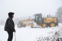 CANKURTARAN - Karlı Yolda Mahsur Kalan Vatandaşın İmdadına Belediye Ekipleri Yetişti