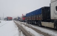 TIR KAZASI - Mezitler Yoğun Kar Yağışı Sebebiyle Ulaşıma Kapatıldı