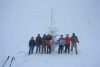 ÇEKIM - Ödemişli Dağcılar, Hayatını Kaybeden Dağcılar İçin Zirveye Yürüdü