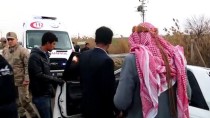 ADıGÜZEL - Şanlıurfa'da Kamyonet İle Otomobil Çarpıştı Açıklaması 3 Yaralı