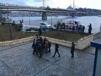 UNKAPANı - Unkapanı Köprüsü'nde İntihar Girişimi, Deniz Polisi Kurtardı