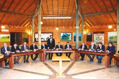 AK Partili İlçe Ve Belde Belediye Başkanları Gediz'de Toplandı