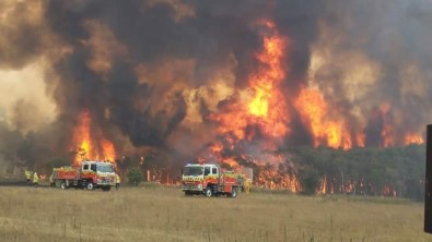 Avustralya'da Alevler Kasabayı Sardı Açıklaması 4 Bin Kişi Tahliye Edildi