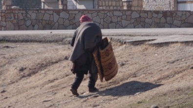 İdlib'den Kaçan Siviller Kendi Çabalarıyla Hayatta Kalmaya Çalışıyor