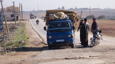 İdlib'den Kaçan Sivillerin Hayatta Kalma Çabası