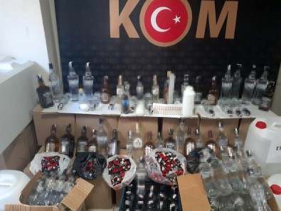 İzmir'de Bin 251 Litre Sahte İçki Ele Geçirildi, 7 Kişi Gözaltında