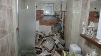 İSTİNAT DUVARI - Kartal'da Çöken İstinat Duvarı Yan Taraftaki Binanın Duvarını Yıkıp Evin İçine Girdi