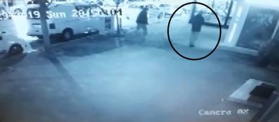 Katil Zanlısının Dr. Gülcemal'i ATM'ye Götürdüğü Anlar Kamerada