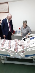 Marmaris'te Yılbaşı Gecesi Hastanede Yatanlar Unutulmadı