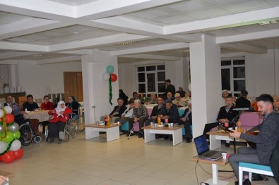 Tosya Kaymakamı Huzurevinde Eğlenceye Eşlik Etti
