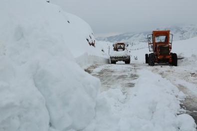 Tunceli'de Kardan Kapanan 76 Köy Yolu Açıldı, 63'Ünde Çalışma Sürüyor