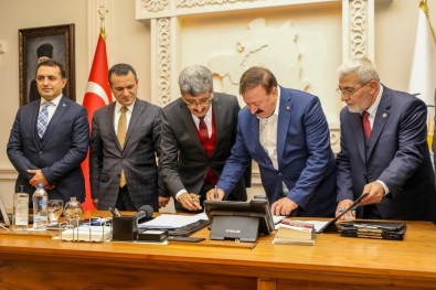 Van Büyükşehir Belediyesinde 'Sosyal Denge Tazminatı' İmzalandı