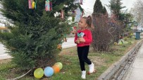 BENZIN - Yılbaşında Ağaçlar Çocuklar İçin Süslendi