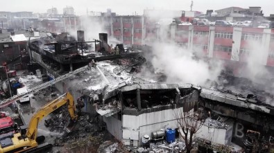Zeytinburnu'nda Yanan Fabrikanın Yıkım Çalışmaları Havadan Görüntülendi