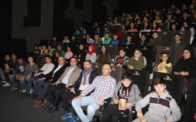 İlk Defa Sinemaya Giden Öğrenciler 'Naim Süleymanoğlu'nu İzledi
