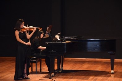 Doç. Özlem Sümer'in Öğrencilerinden Resital