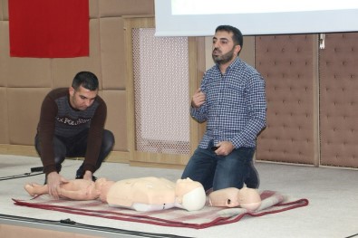 Elazığ'da Muhtar Ve Öğretmenlere İlk Yardım Eğitimi