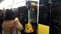 FIKIRTEPE - Fikirtepe'de Metrobüs Kazası