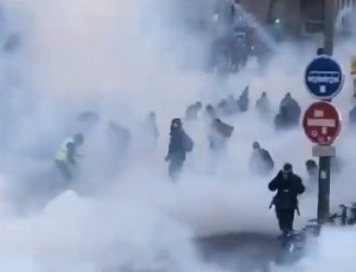 Fransa'da gösteriler şiddete dönüştü!