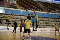 VOLEYBOL TAKIMI - Haliliye Voleybol Takımı Hazırlıklarını Sürdürüyor