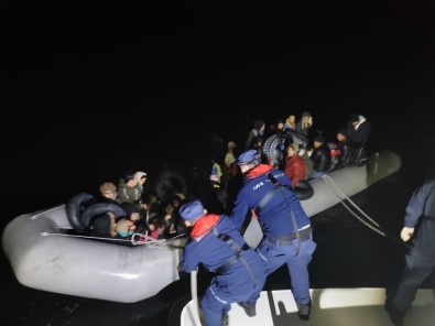 İzmir'de 38'İ Çocuk 75 Düzensiz Göçmen Yakalandı