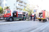 İzmir'de Bir Binanın Çatısı Alev Alev Yandı