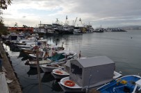 BALIKÇI TEKNESİ - Marmara'da Deniz Ulaşımına Poyraz Engeli