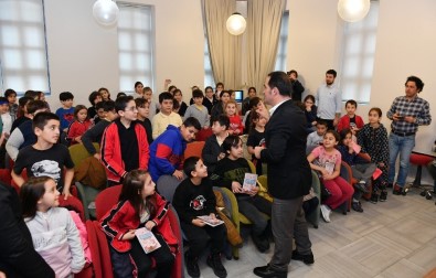 Öğrencilerden Başkan Yıldız'ı Duygulandıran Şiir