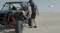 Red Bull Pilotları Çölde Yarıştı