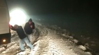 VİRANŞEHİR - Şanlıurfa'da Ulaşıma Kar Engeli