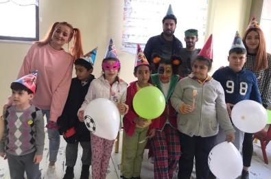 Üniversitelilerden 'Hayatı Paylaşmak İçin Engel Yok' Etkinliği