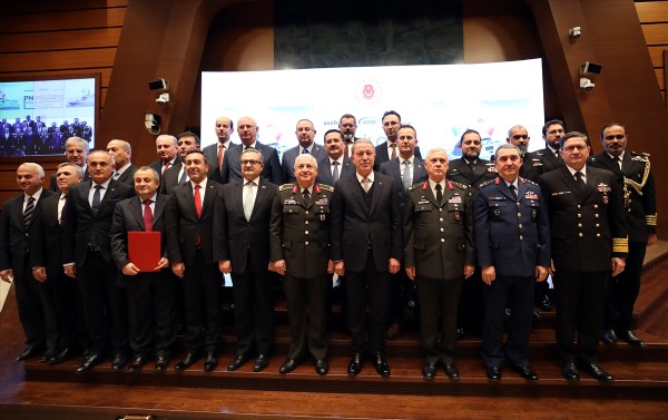 Türk savunma sanayisinin en büyük ihracatı için imzalar atıldı