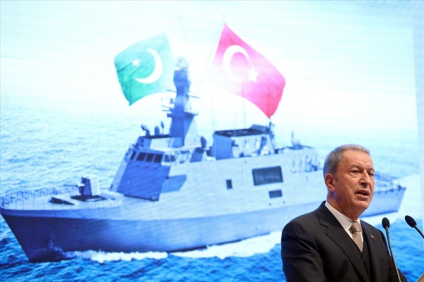 Türk savunma sanayisinin en büyük ihracatı için imzalar atıldı