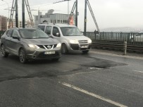 GALATA KÖPRÜSÜ - Galata Köprüsü'ndeki Çukurlar Sürücülere Zor Anlar Yaşattı